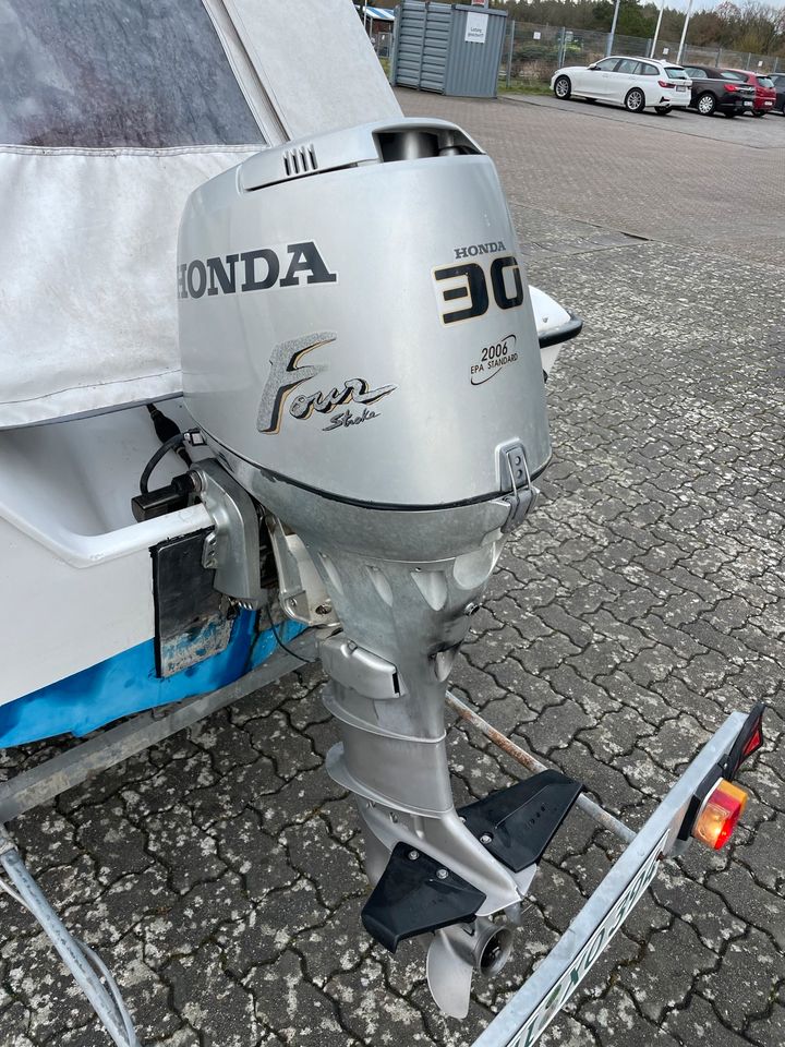 Kajütboot Hille Roda 16 + 30 PS Honda Außenborder + Trailer TÜV in Schwerin