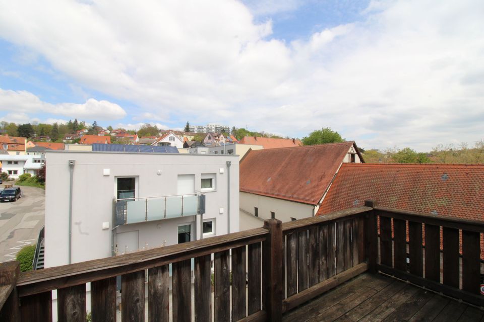 Renovierte 2 Zimmerwohnung mit großem Balkon in zentrumsnaher Lage in Ansbach