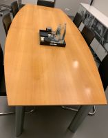 Büromöbel: Großer Konferenztisch mit Steckdosensäule Berlin - Wilmersdorf Vorschau
