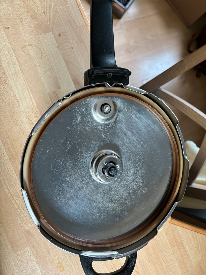 Fissler Schnellkochtopf 4,5 Liter in Bestwig