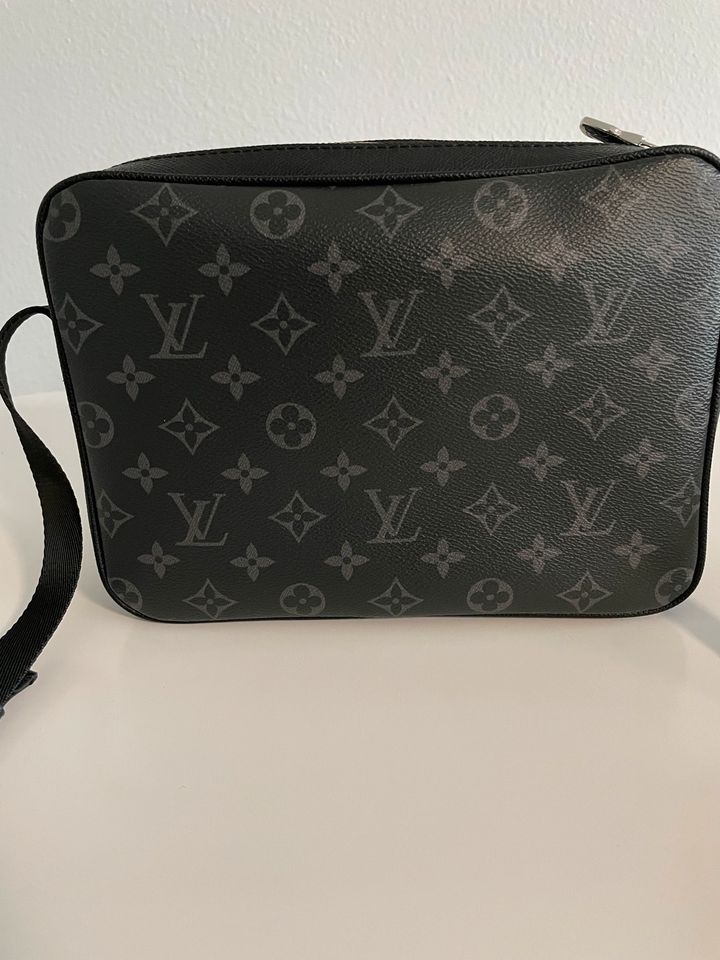 Louis Vuitton Outdoor Messenger bag offen für Tauschangebote in Mainz