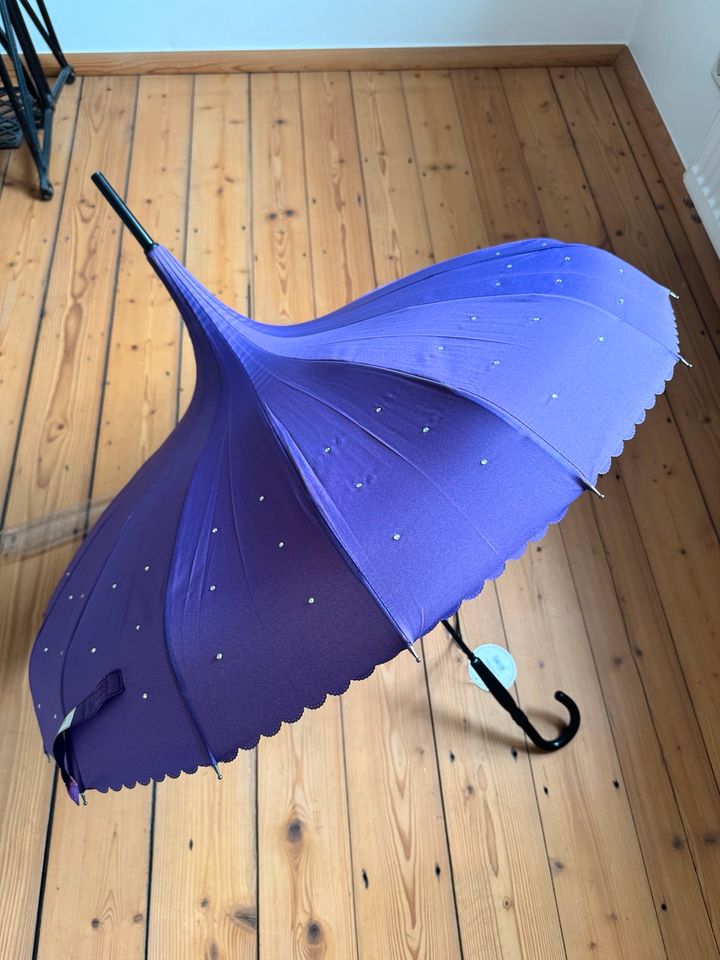 Regenschirm Sonnenschirm Lisbeth Dahl lila schwarz Pagodenschirm in Oberhausen