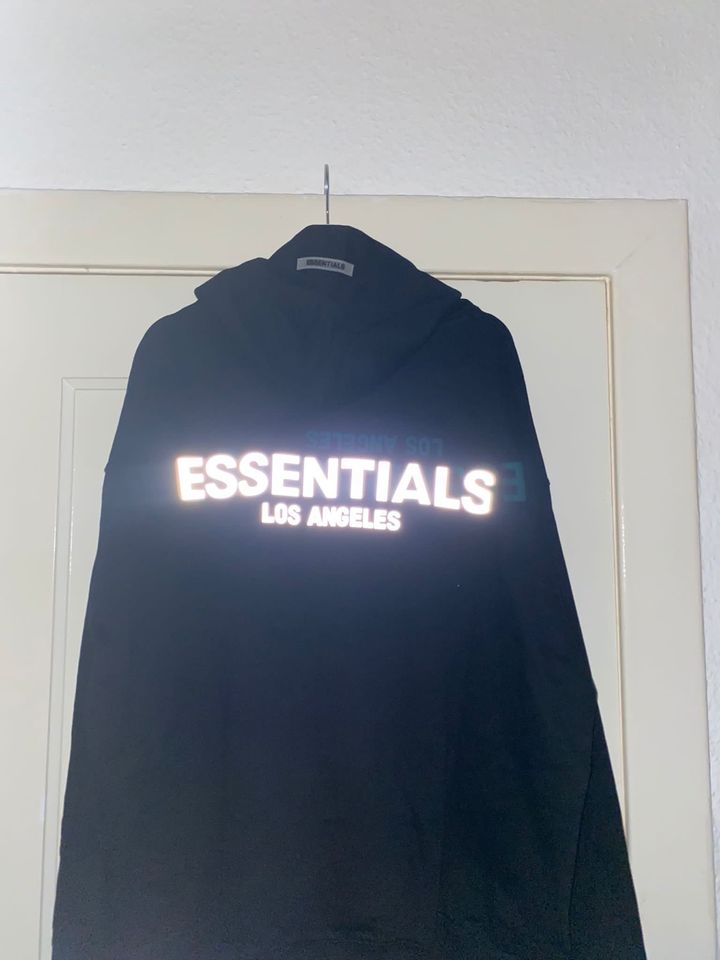 Fear of god essentials hoodie in Hamburg