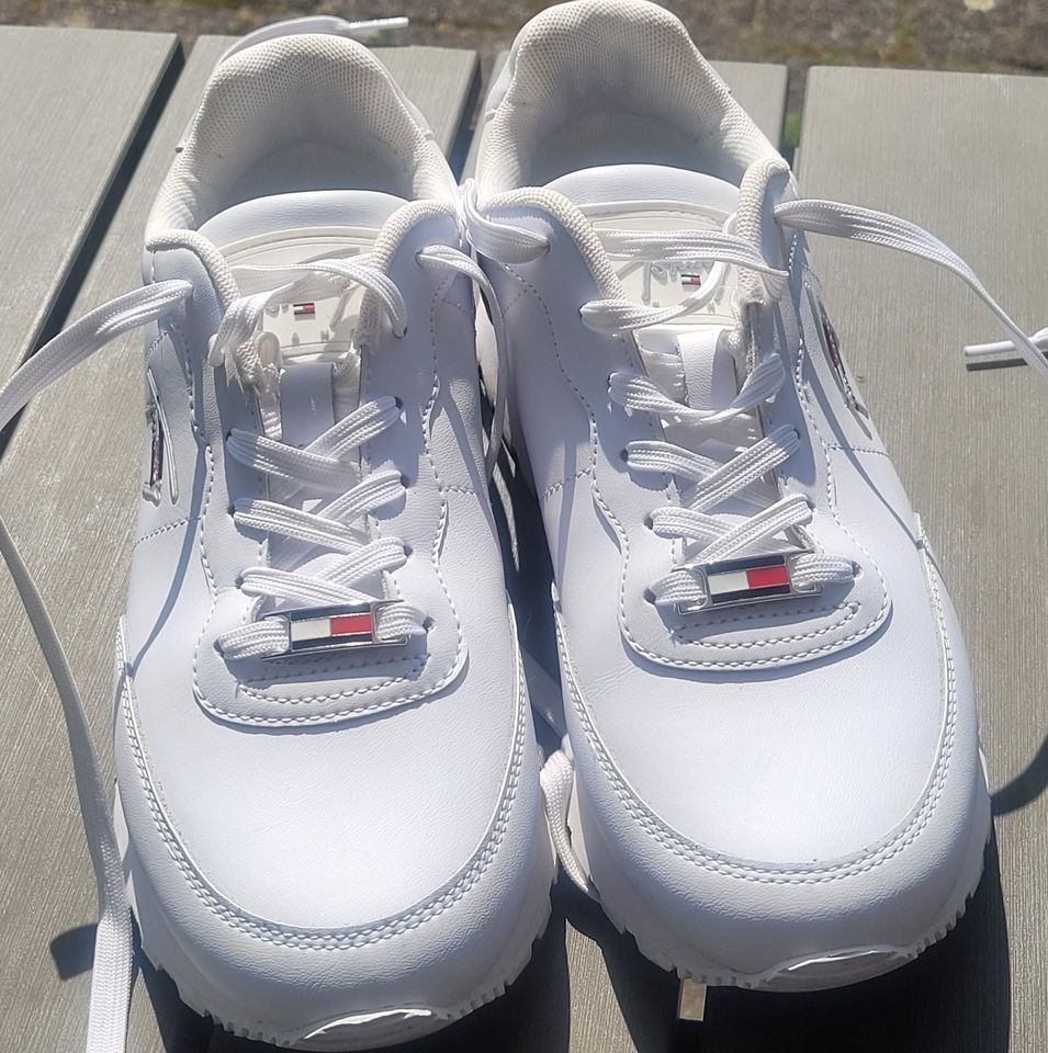 Tommy Hilfiger Schuhe Gr. 37 wie neu in Wenzendorf