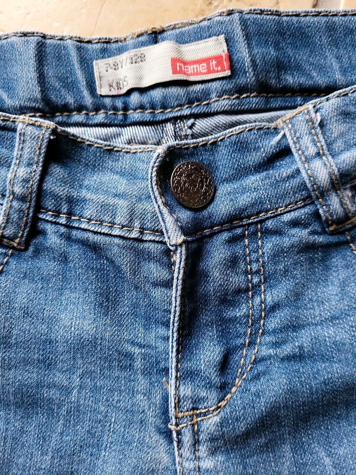 Jeans 3/4 Gr. 128 2 Stück in Nußdorf am Inn