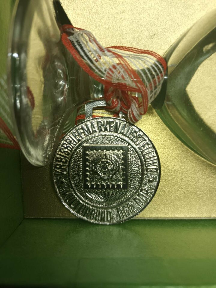 DDR Andenken Glas + Medaille Kreisbriefmarkenausstellung Greussen in Mühlhausen