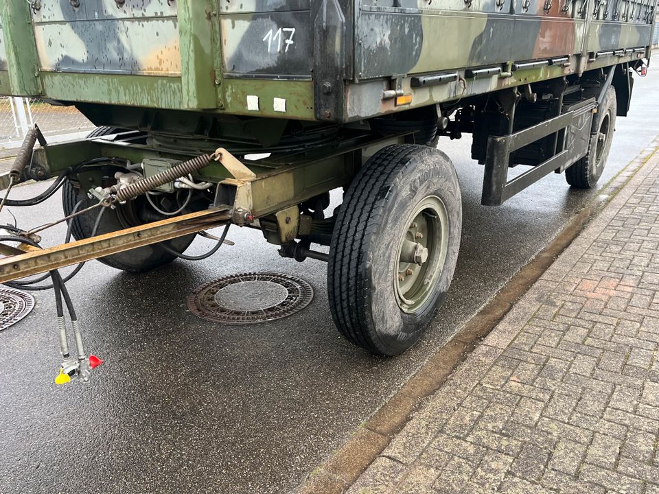 Anhänger LKW Bundeswehr Kässbohrer in Neuried