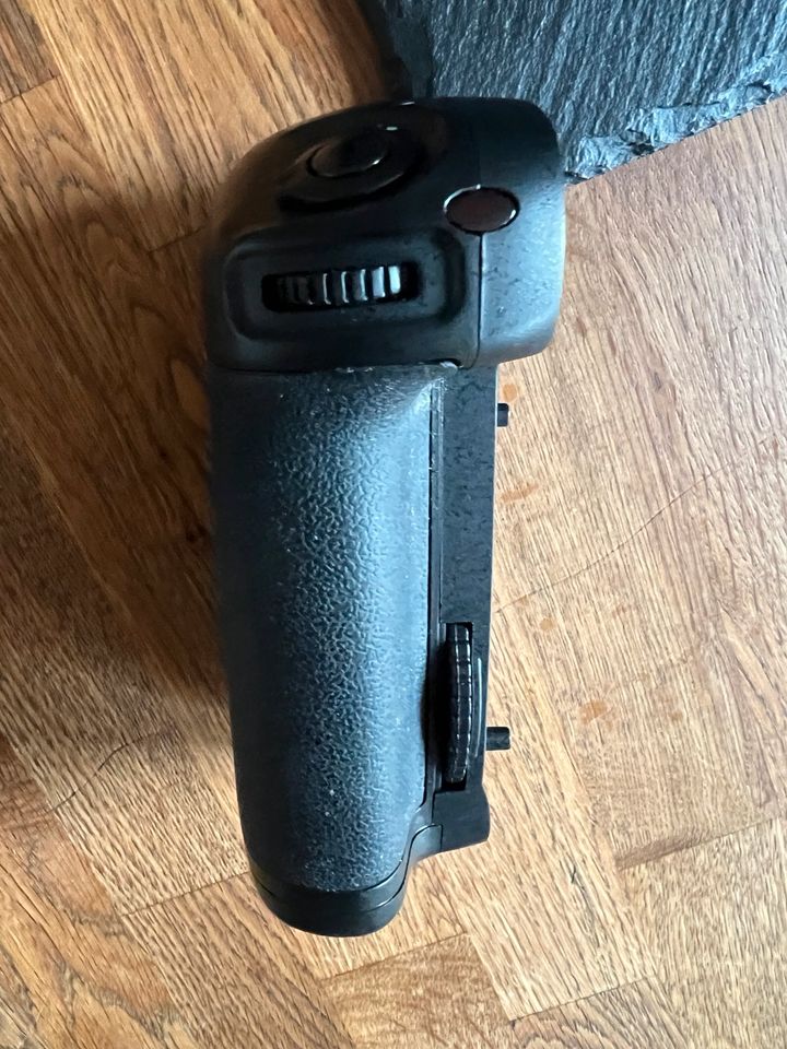 Batteriegriff Battery Grip Nikon D 7100 in Lübeck