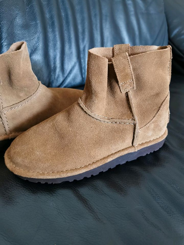 Neu - Ugg Classic Unlined Mini Perf Damen Boots Stiefel. Gr. 36 in Frankfurt am Main