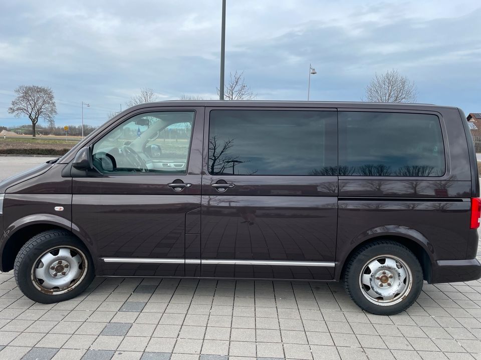 VW T5 Highline 4Motion 8fach bereift in Moosinning