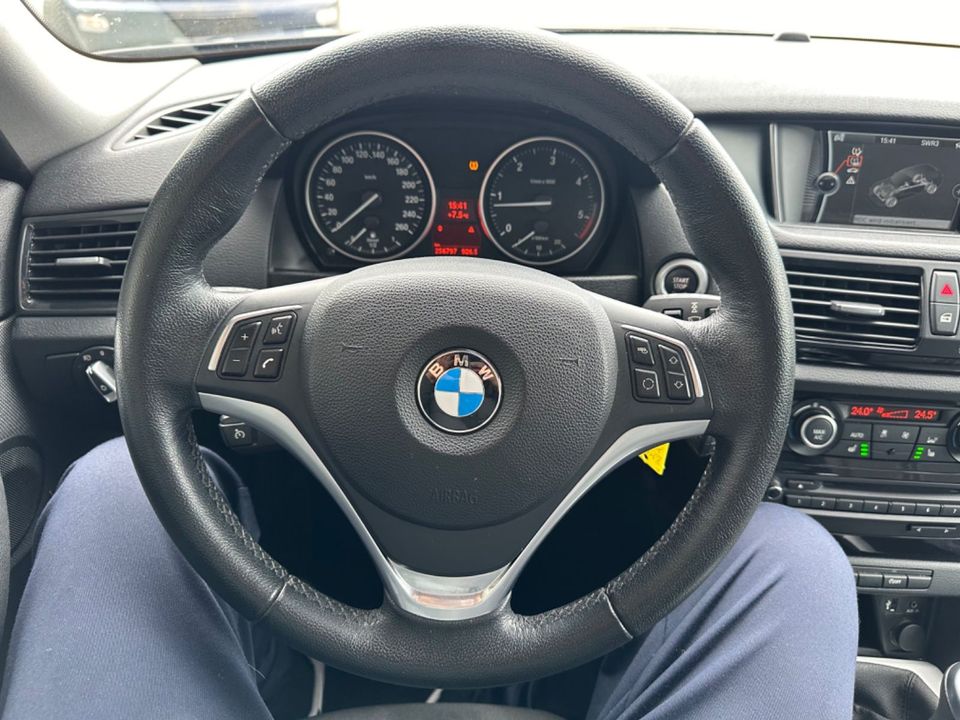 BMW X1 sDrive20d Sport Line - 1.Hand - Navi - Xenon in Bornheim