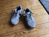 Turnschuhe Nike grau Größe 36,5 Baden-Württemberg - Mannheim Vorschau