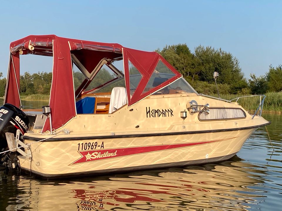 Schönes Wanderboot komplett + Trailer in Malchow