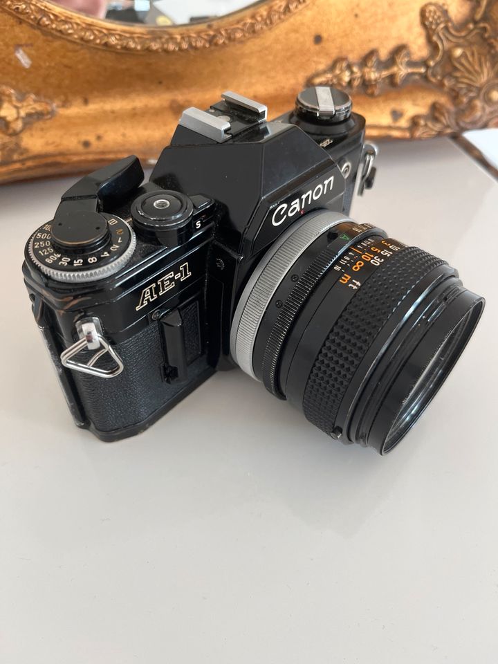Canon AE1 Filmkamera mit zahlreichem Zubehör *Super Zustand* in Dillingen (Saar)