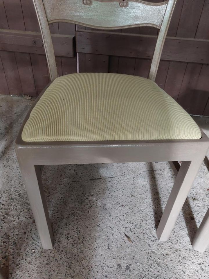 4 Stühle komplett restauriert Vintage Antik Esszimmer Küche in Jübar