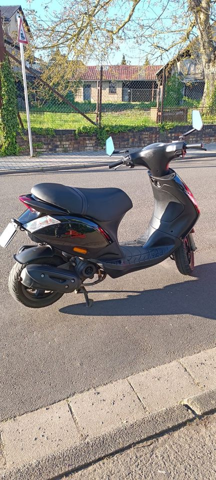 Piaggio Zipp Roller Scooter in Kassel