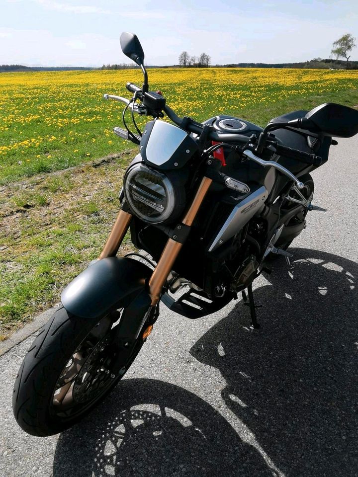 Neuwertige Honda CB 650 R mit optischem Zubehör in Denklingen