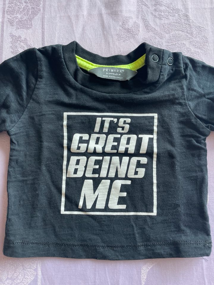 Langarmshirt schwarz in 62 „it is great being me” in Rödermark