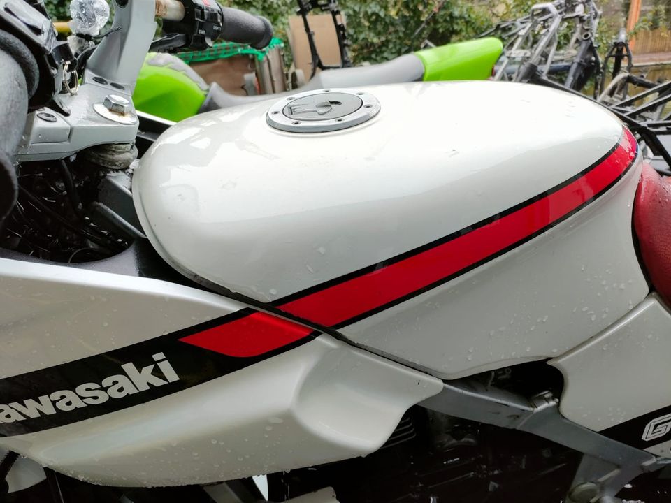 Kawasaki GPZ500S in Teilen Ersatzteile in Westoverledingen