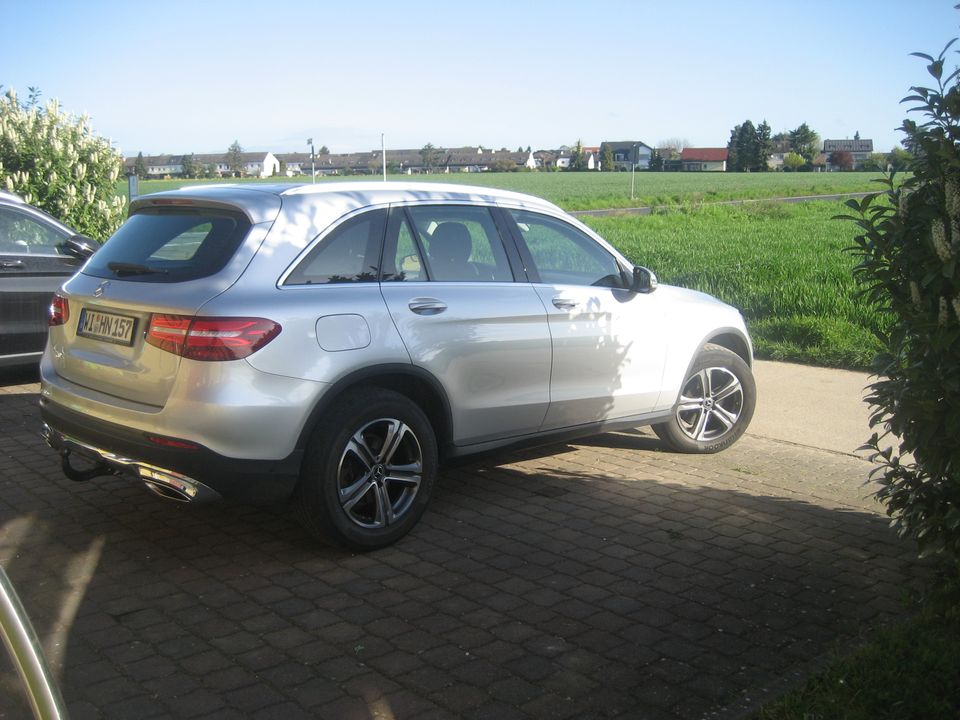 Mercedes GLC 250 Ez 2.2020 Km 49000 AHK Klima Panoramadach, Navi in Wiesbaden