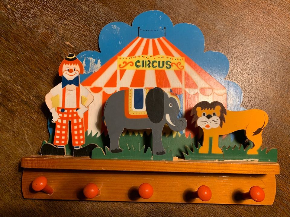 Garderobe Kinder Kindergarderobe Circus Zirkus vintage alt in Monschau