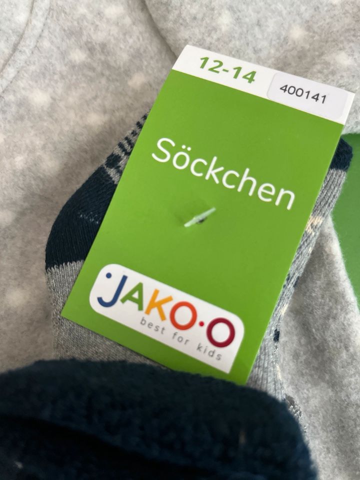 Jako o Jacke Fleece grau Punkte Gr.50 neu Socken neu 12-14 in Magdeburg