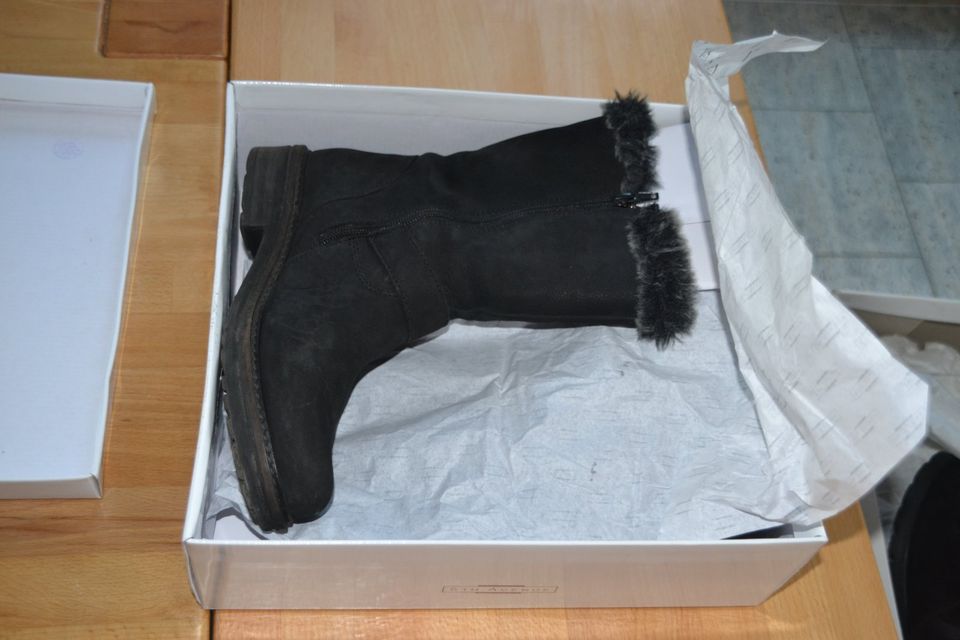 Top schwarze Leder Winterstiefel 5th Avenue Gr. 38 in Berlin