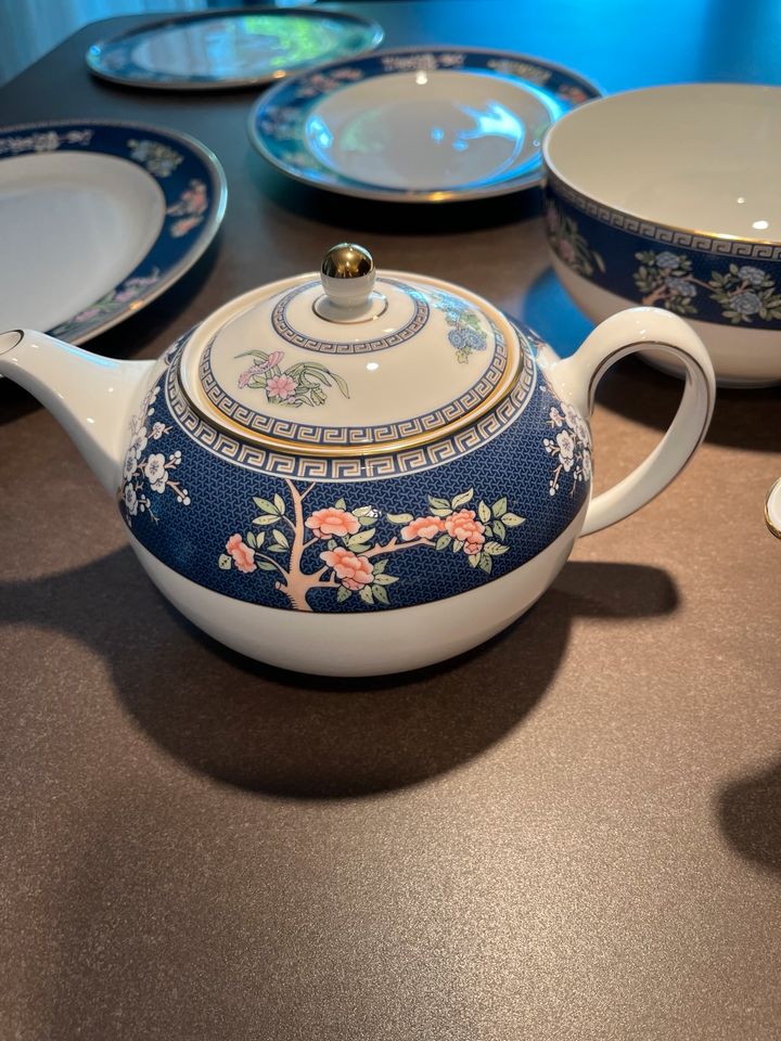 Komplett Service Wedgwood Blue Siam in Essen