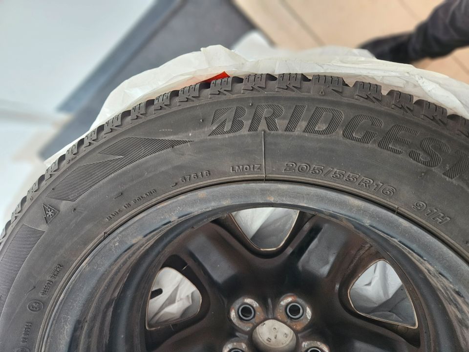 Winterreifen Bridgestone 205 55R16 91H Alufelgen in Friedberg (Hessen)