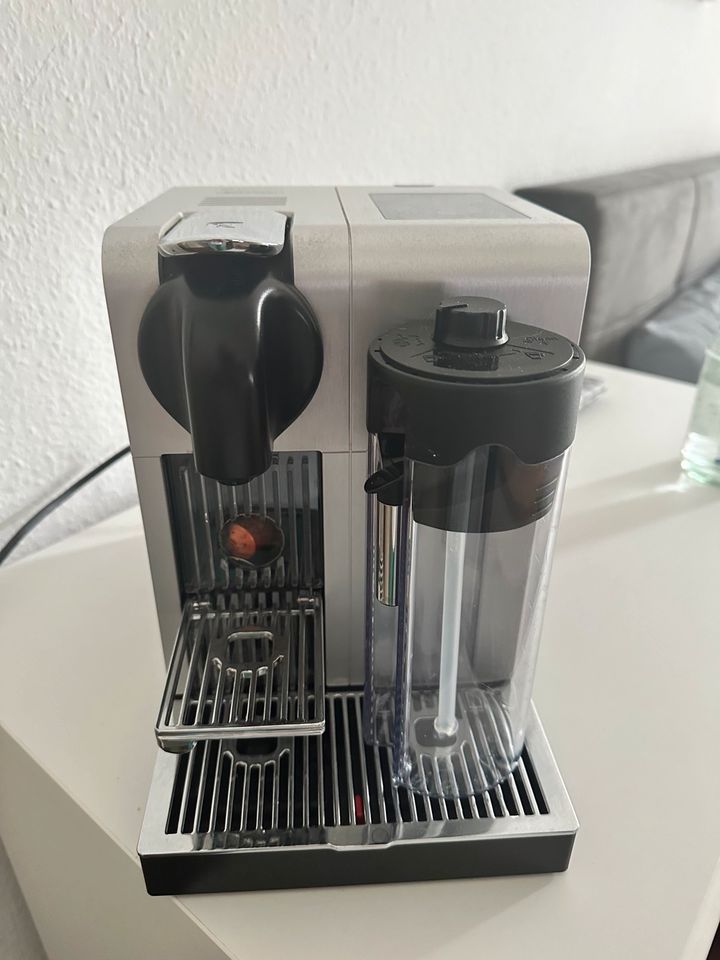 Nespresso Delonghi kaffeevollautomat in Frankfurt am Main