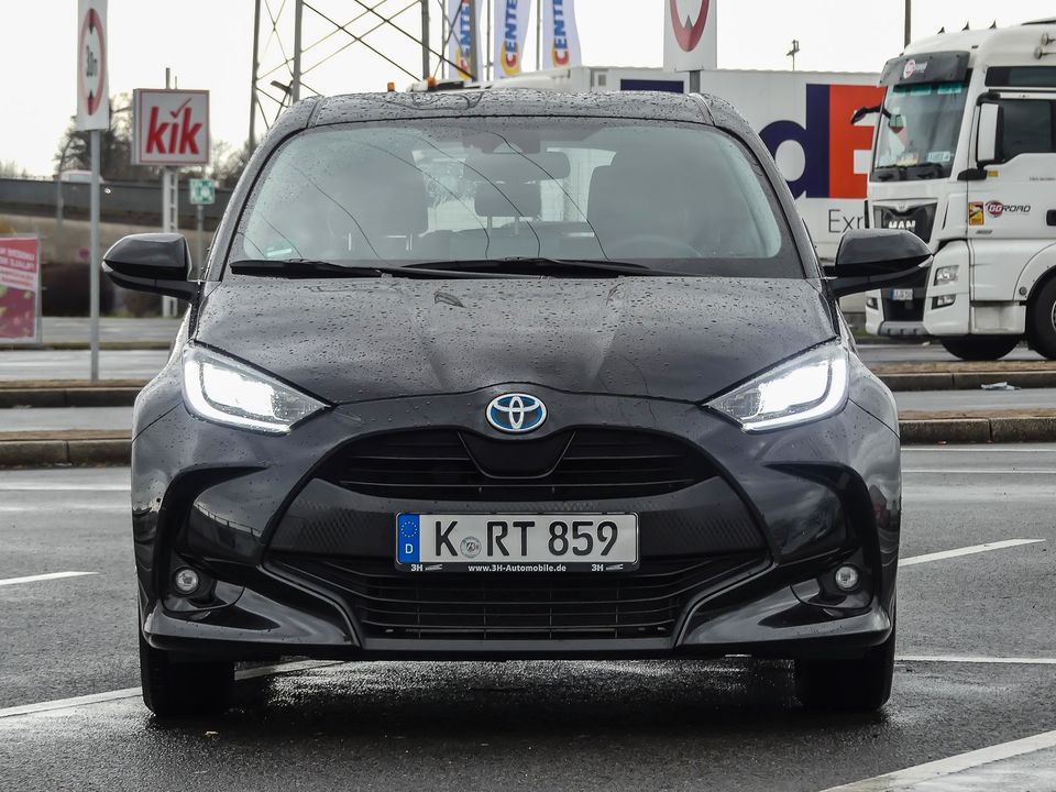 Auto mieten/ Toyota Yaris M1/ Hybrid/ Autovermietung/ Rent Time in Köln