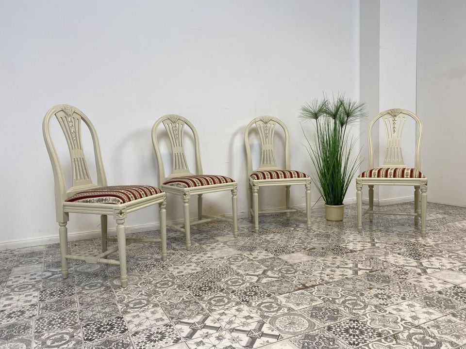 WMK Set aus 4 stilvollen Vintage Esszimmerstühlen im gustavianischem Stil mit edlem Sitzbezug und filigranen Holzimplikationen # Stühle Küchenstühle Holzstühle Küchenmöbel Stilmöbel # Setpreis in Berlin