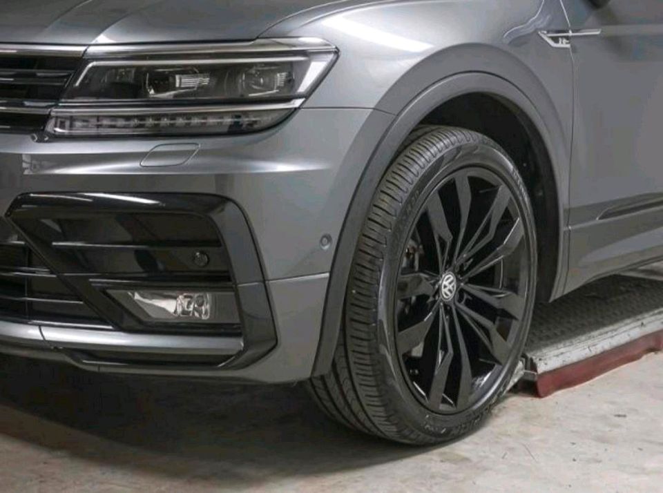 Tiguan 2.0 TSI 4M DSG R-Line Black Style AHK LED in Köln