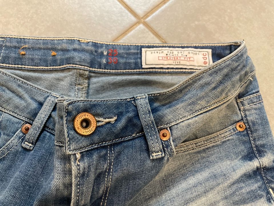 Esprit Jeans Straight Fit Größe 25/30 in Saarlouis