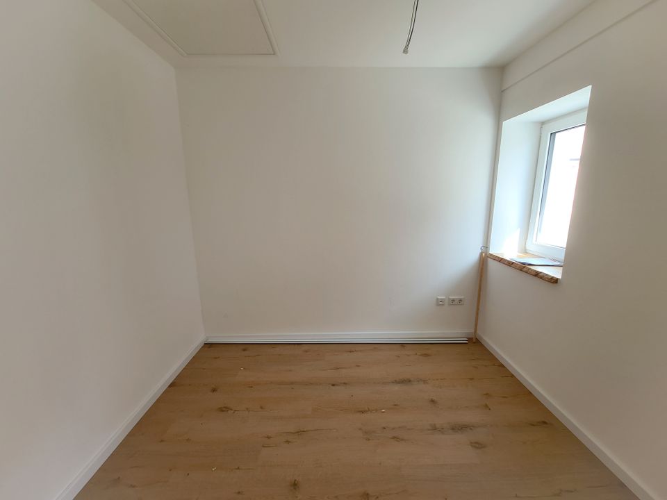 Hochwertig renoviert, sofort frei + viel Platz: 2,5-Zimmer-Wohnung + Studio, Parsberg in Parsberg