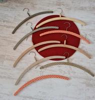 Kleiderbügel Holzkleiderbügel Stoffumspannung Original Oscha DDR Sachsen-Anhalt - Oebisfelde-Weferlingen Vorschau