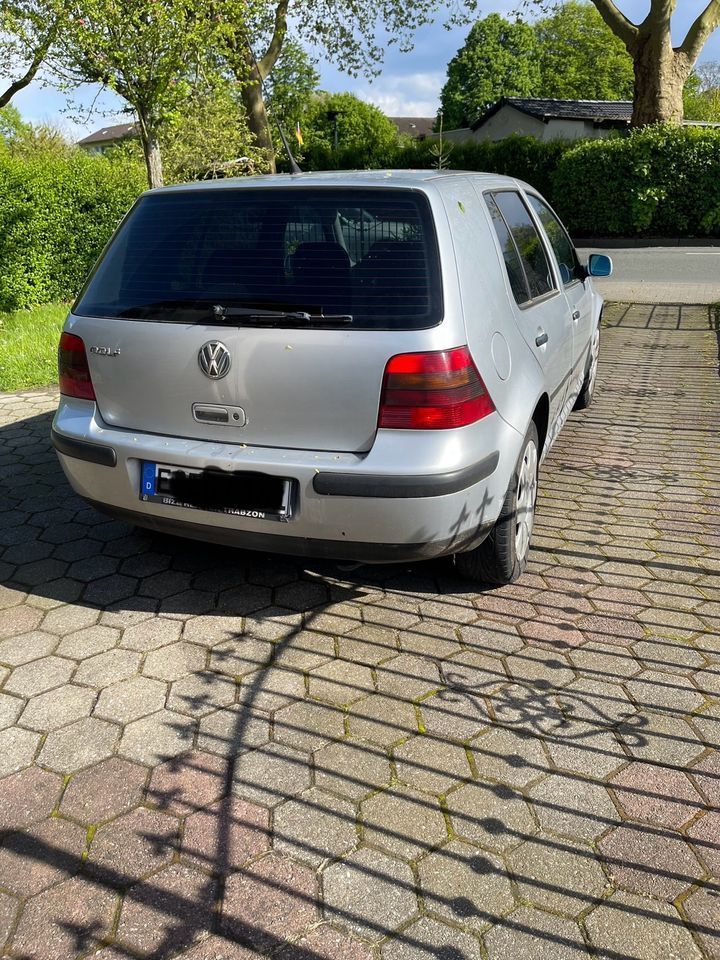 Volkswagen Golf IV Benziner 1.4L in Essen