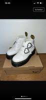 Dr.Martens Devon Herz Leder Plateaustiefeletten Hessen - Amöneburg Vorschau