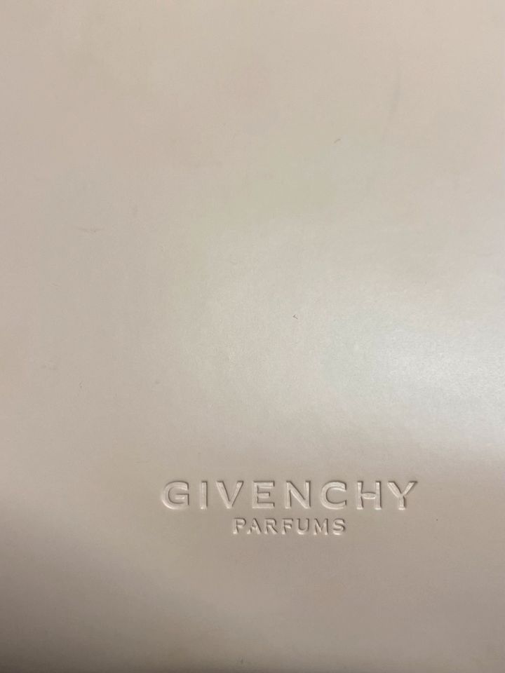 Kosmetik-Tasche von Givenchy in Simbach