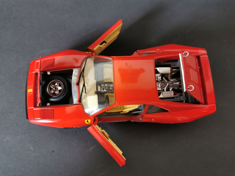 Modellauto Bburago Ferrari GTO (1984) in rot Maßstab 1:24 in Bamberg