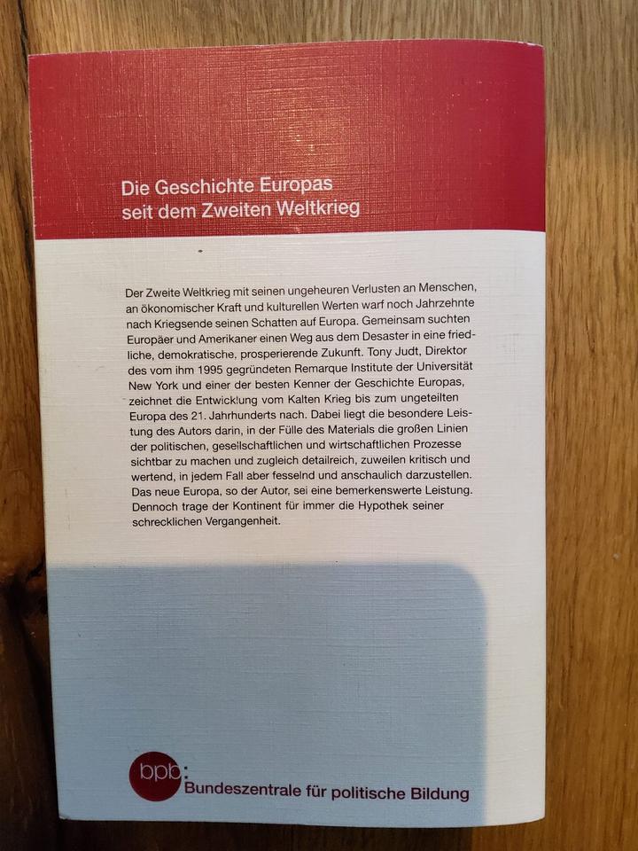 Tony Judt: Die Geschichte Europas seit dem Zweiten Weltkrieg in Springe