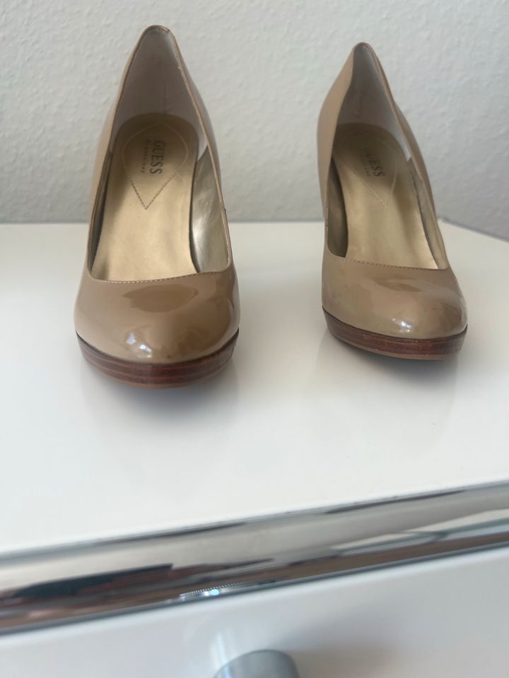 Exklusive Pumps von GUESS, Gr. 38,5, beige in Duisburg