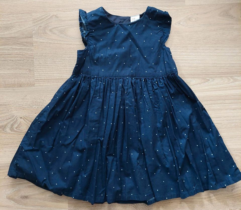 Kleid blau/weiß gepunktet (Gr. 86) in Berlin