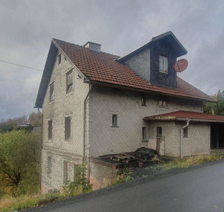 *TRAUMHAFTE AUSICHT! Großes, sanierungsbedürfiges Einfamilienhaus in Sonneberg Neufang* in Sonneberg