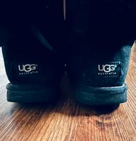 UGGs schwarz 39 UGG Boots Stiefel gefüttert mit Schleife Hessen - Neu-Anspach Vorschau