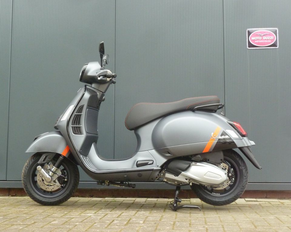 Vespa GTS 300 SuperSport in Bokel