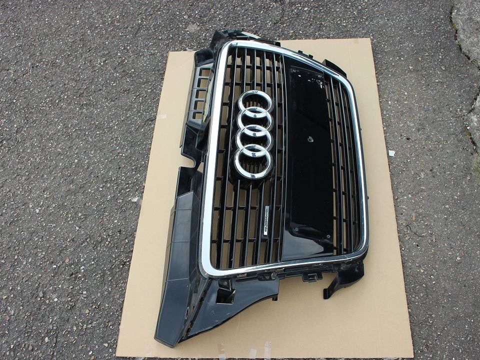 Audi A3 8P Facelift Kühlergrill Front Grill schw-glanz 8P0853651M in Offenburg