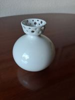 Kleine bauchige Keramik Vase weiß Bayern - Gröbenzell Vorschau