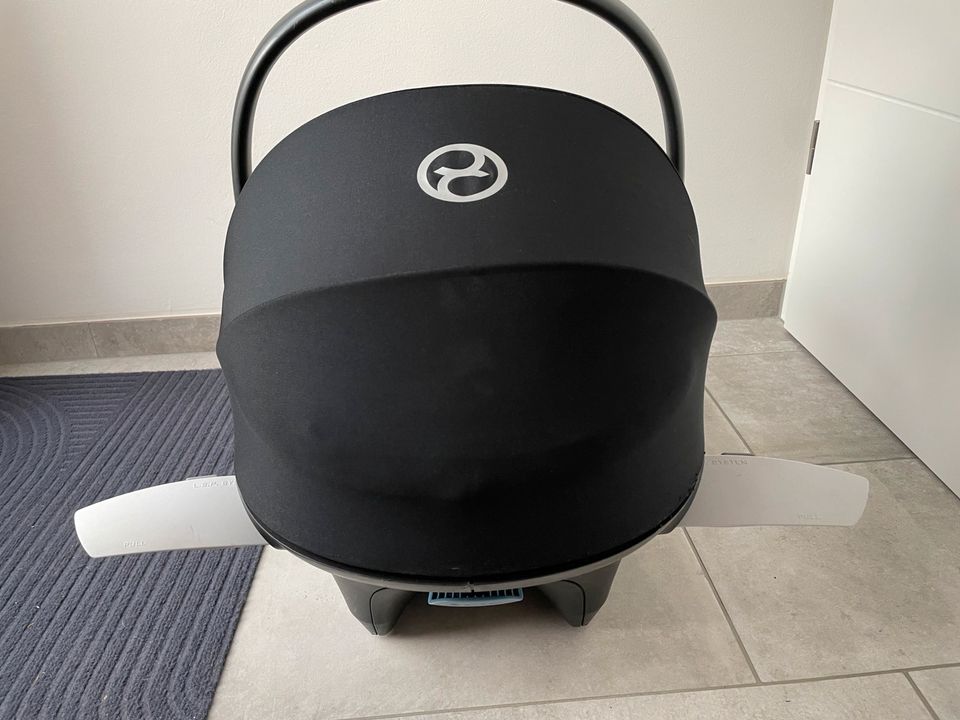 Cybex Aton M i-Size Babyschale in Düsseldorf