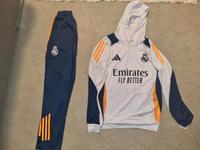 Real Madrid Jogginganzug Größe M Baden-Württemberg - Esslingen Vorschau